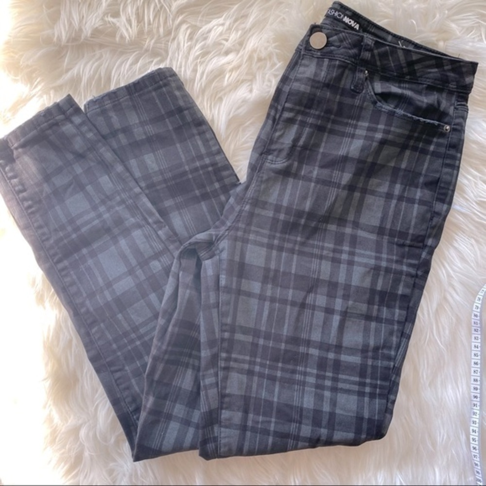Fashion Nova women’s plaid pattern print black pants jeans size 11